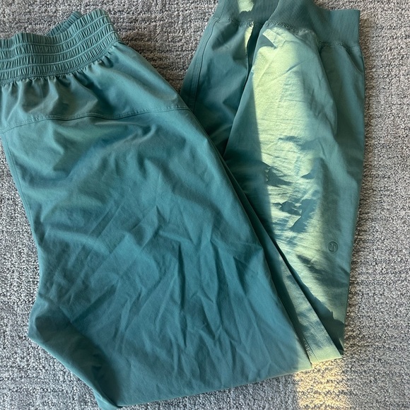 Lululemon Wanderer jogger - Picture 4 of 5